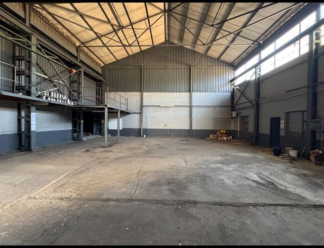 349M² WAREHOUSE TO LET IN MANUFACTA